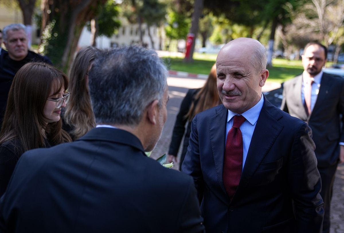 YÖK Başkanı İzmir\'de Üniversiteleri Ziyaret Etti