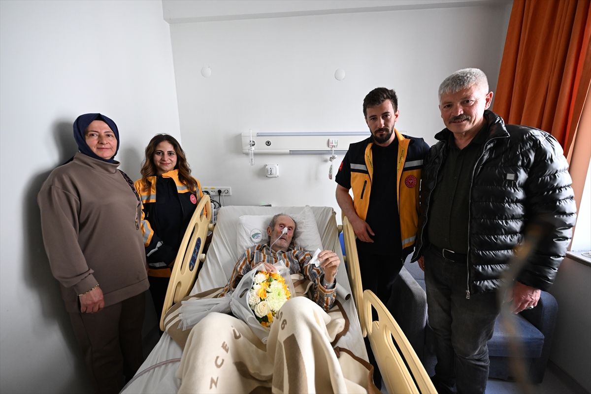 Yolda Fenalaşan Adam Kurtarıldı