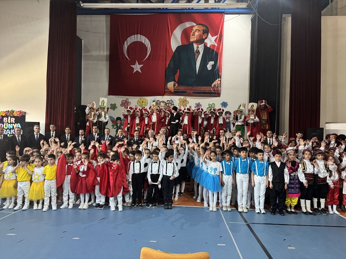 Yüksekova\'da 23 Nisan Coşkusu