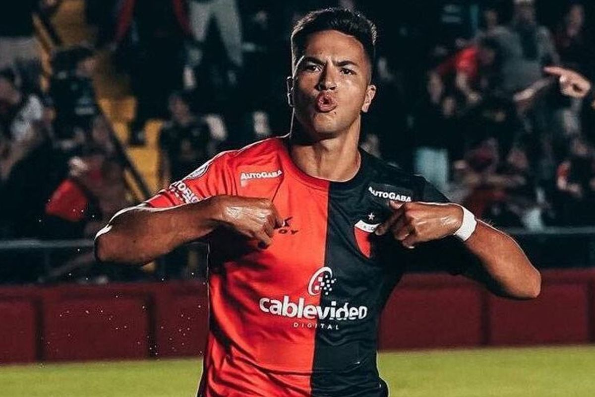 23 yaşındaki futbolcu eşcinsel olduğunu açıkladı