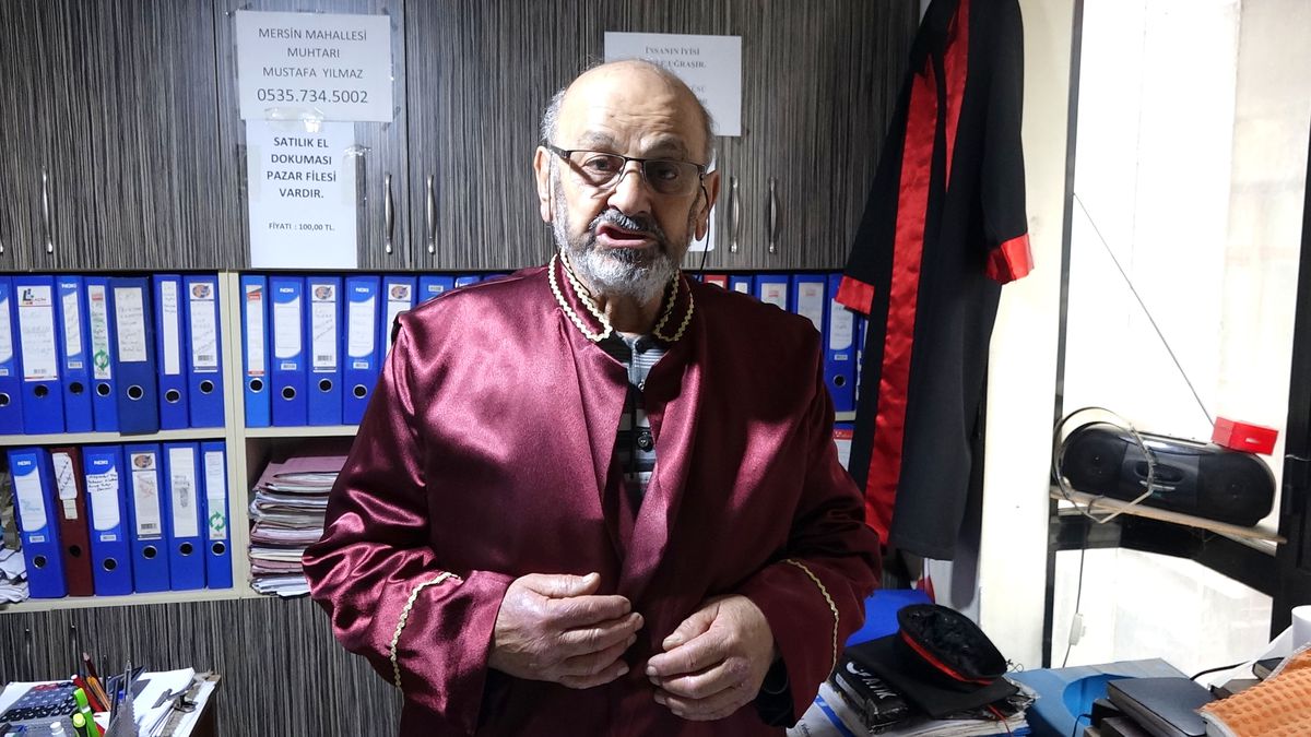 77 Yaşında Üniversite Mezunu Oldu