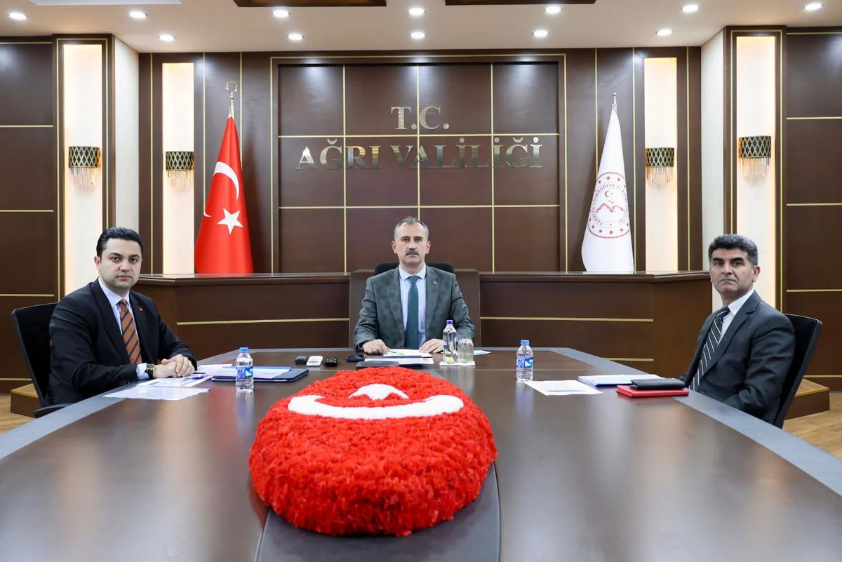 Ağrı Valisi Önder Bozkurt, sosyal risk haritaları toplantısına katıldı
