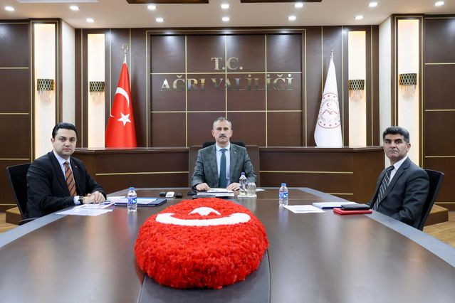 Ağrı Valisi Önder Bozkurt, sosyal risk haritaları toplantısına katıldı