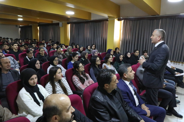 Ağrı’da YKS hazırlığına destek: Müdür Kökrek öğrencilerle buluştu