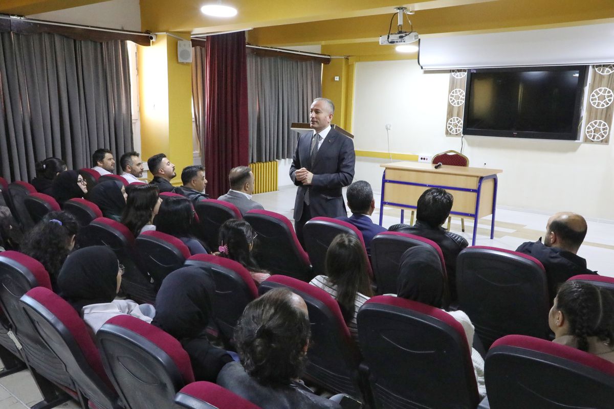 Ağrı’da YKS hazırlığına destek: Müdür Kökrek öğrencilerle buluştu