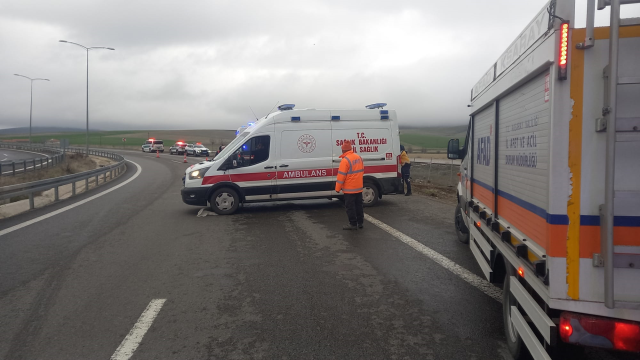 Aksaray'da tur otobüsü devrildi: 20 yaralı