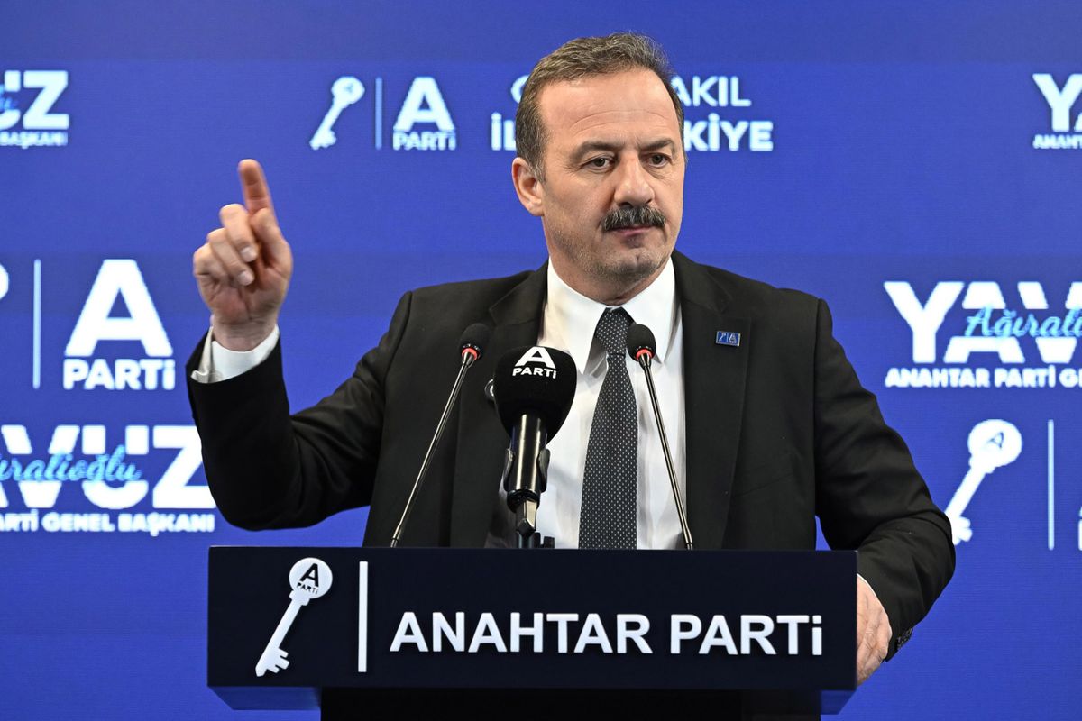 Anahtar Parti\'den sürpriz transfer: Rozetini Ağıralioğlu bizzat takacak