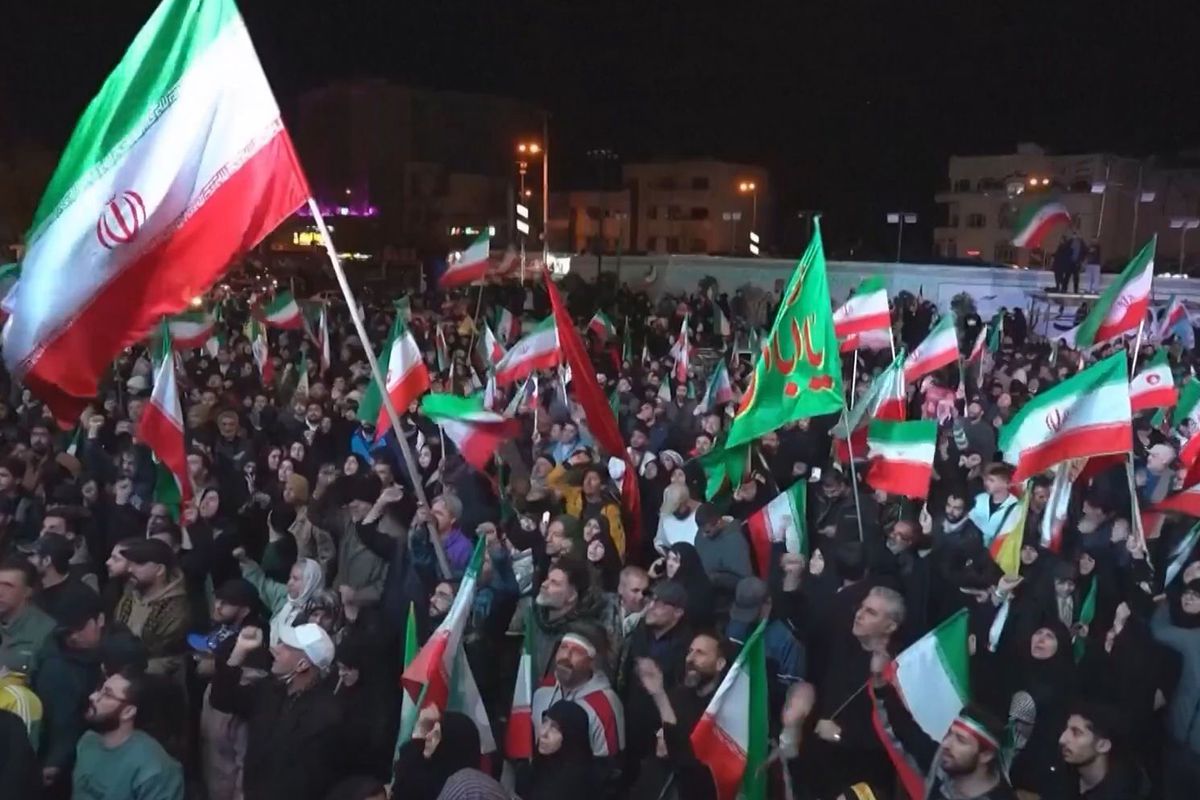 Ateşkes sonrası Tahran\'dan ilk görüntü! Halk kendini sokağa attı