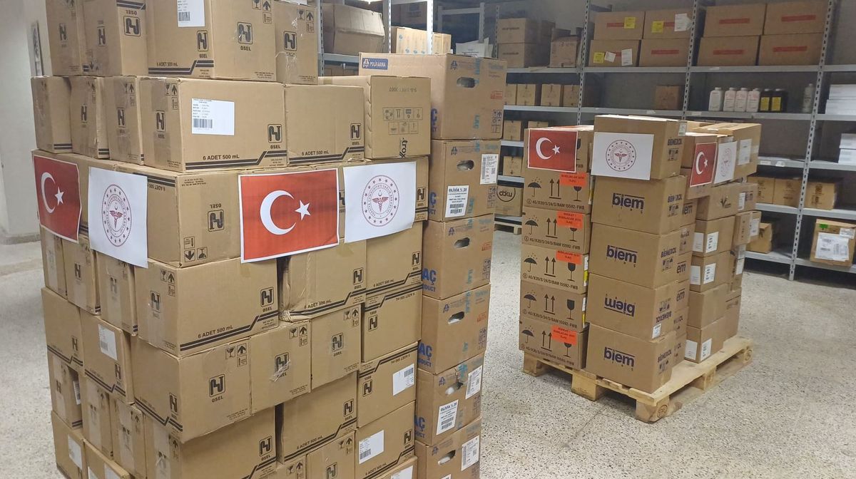 İran\'a 3 TIR Yardım Gönderildi