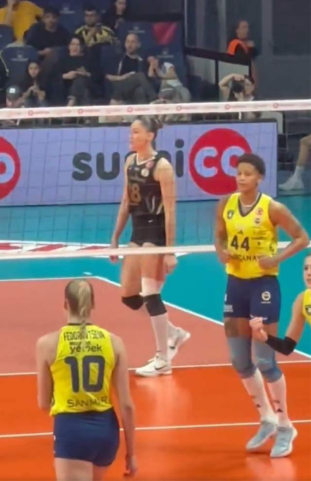 Birbirlerini silen Zehra ve Vargas ilk kez karşı karşıya geldi