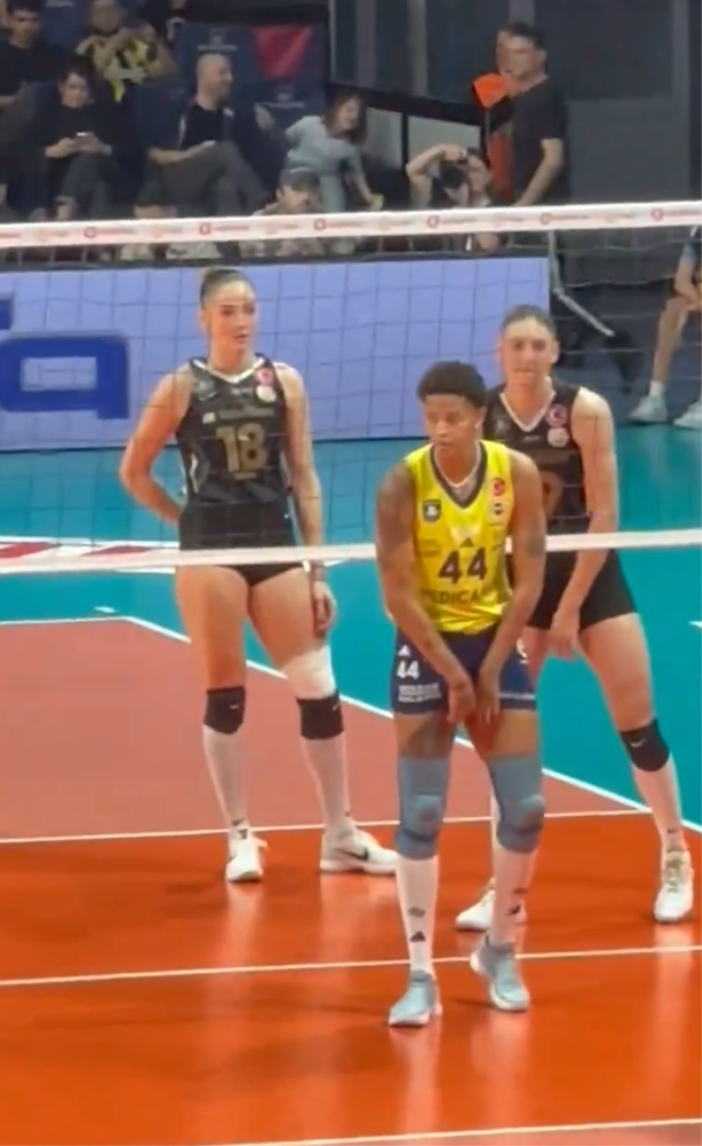 Birbirlerini silen Zehra ve Vargas ilk kez karşı karşıya geldi