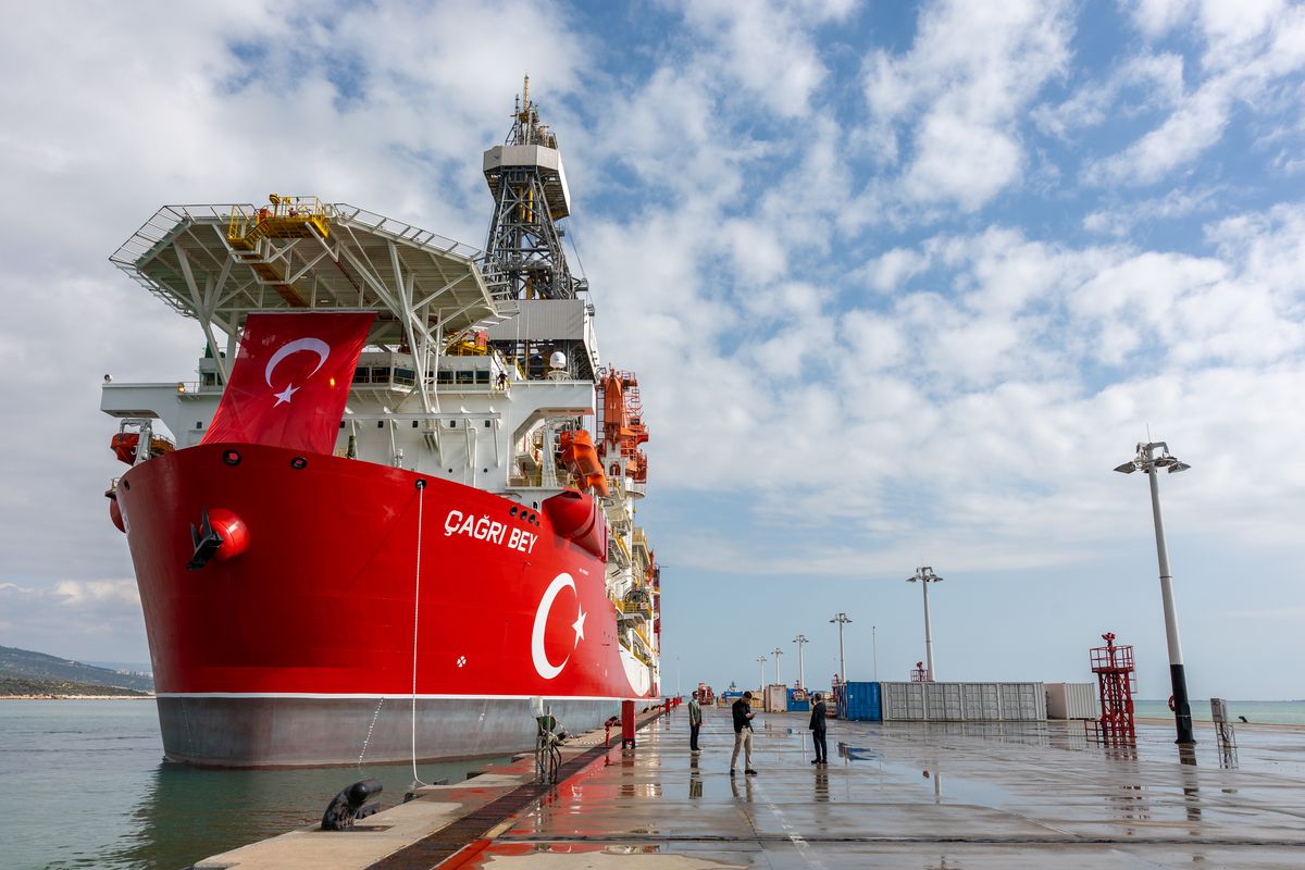 Türkiye\'nin İlk Derin Deniz Sondaj Gemisi Çağrı Bey, Somali\'de Göreve Başlıyor