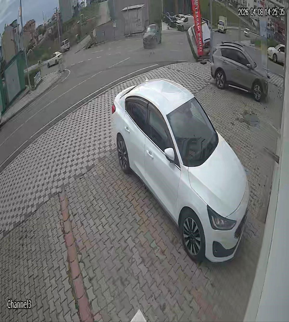 Çayırova\'da SUV\'lar Çarpıştı, 7 Yaralı