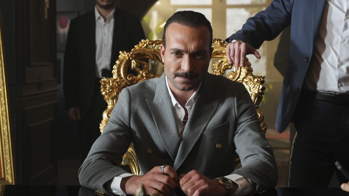 Eşref Rüya\'nın \'Kadir Baba\'sı siyaseti birleştirdi