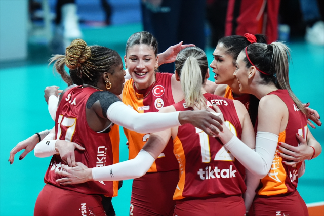 Galatasaray Kadın <a class='keyword-sd' href='/voleybol/' title='Voleybol'>Voleybol</a> Takımı, Mutua Fenera'yı 3-1 yenerek CEV Kupası'nda şampiyon oldu.