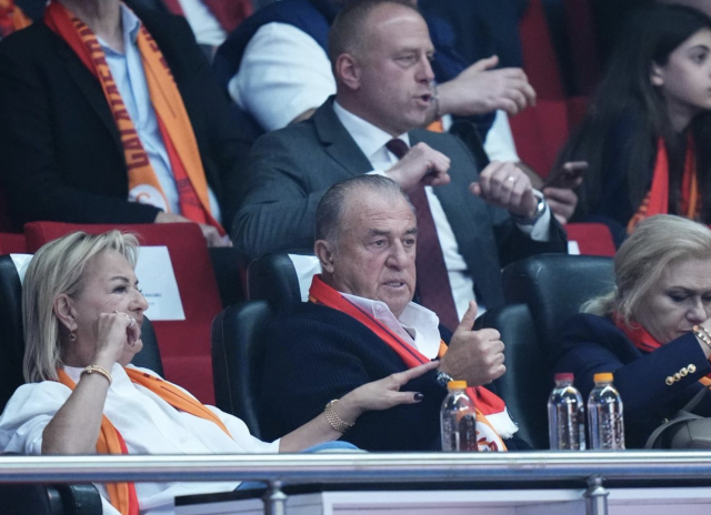 Galatasaray Kadın Voleybol Takımı, Mutua Fenera'yı 3-1 yenerek CEV Kupası'nda şampiyon oldu.