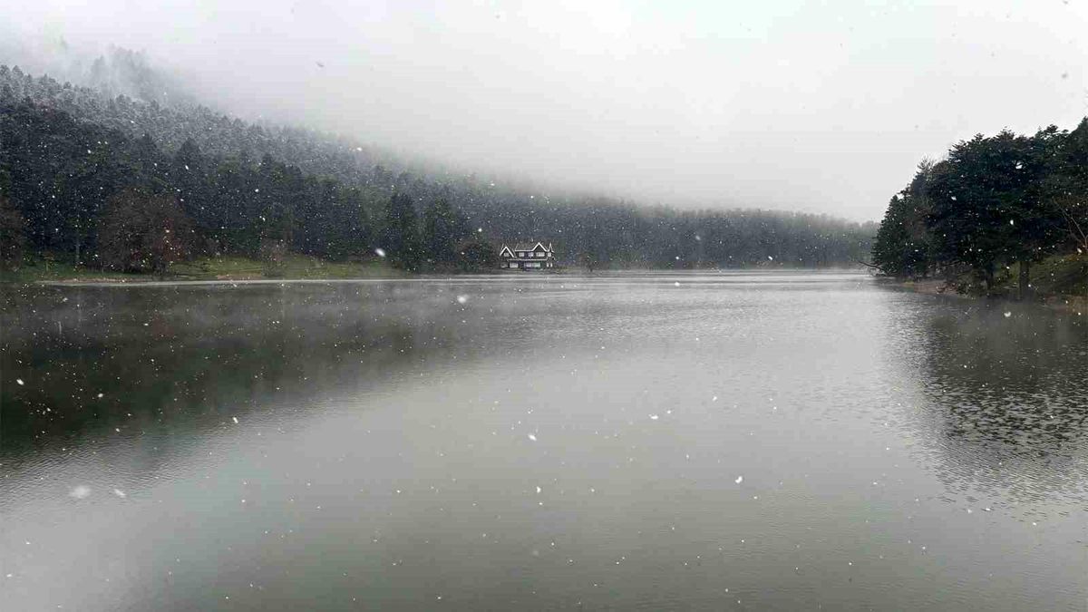 Bolu Gölcük\'te Kar ve Sis Etkili