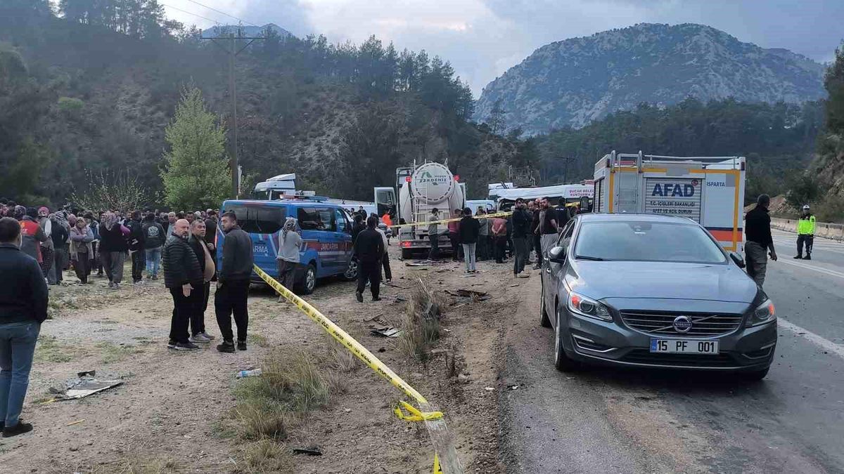 Antalya\'da Feci Kaza: 7 İşçi Hayatını Kaybetti