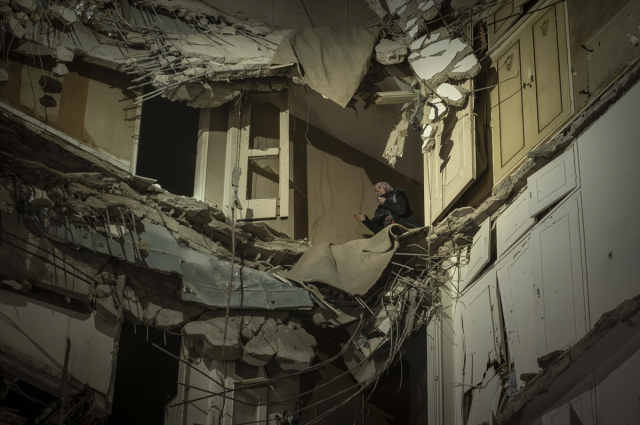 İsrail, Beyrut'u bir kez daha bombaladı