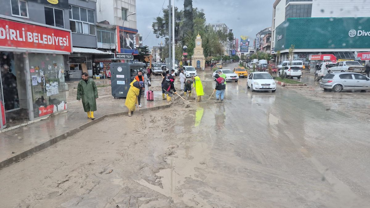 Kadirli\'de Sel Felaketi: 2 Ölü, 127 Ev Hasar Aldı