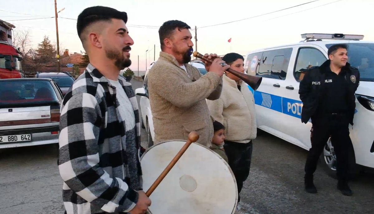 Kavga ihbarına giden polis ekipleri büyük şaşkınlık yaşadı