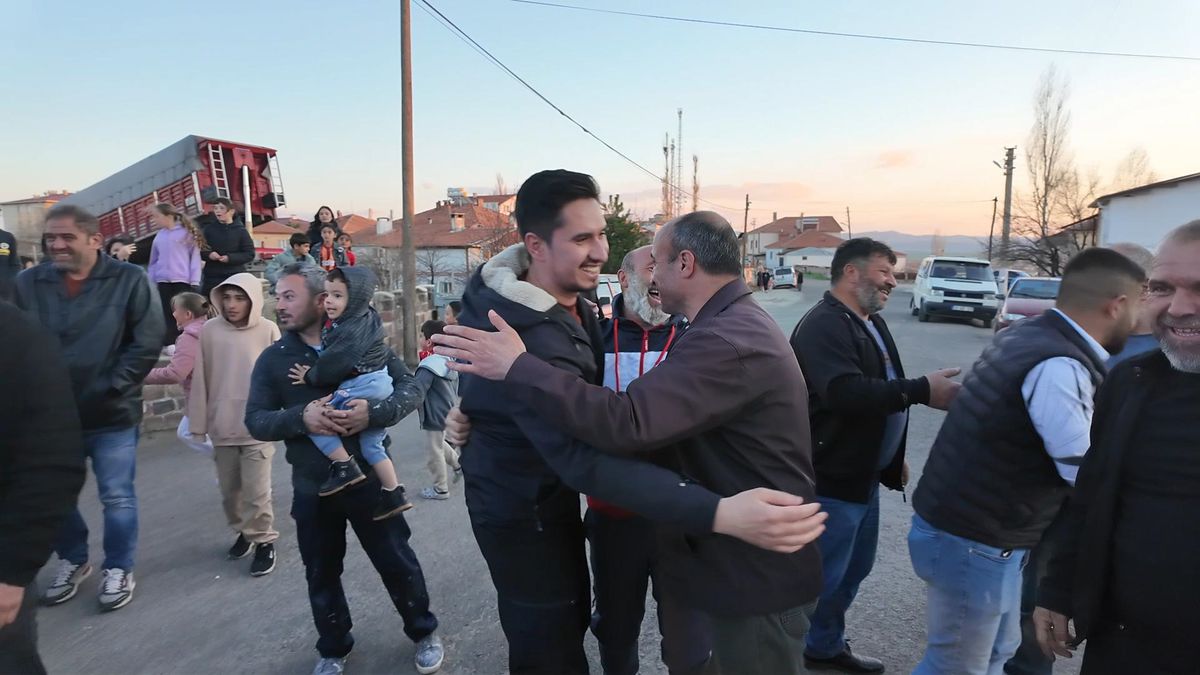 Kavga ihbarına giden polise \'davullu-zurnalı\' kutlama