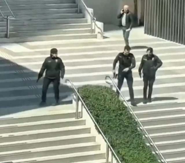 Konsolosluktaki çatışmayı telefonla kaydederken alaycı ifadeler kullandılar! 8 kişi gözaltında