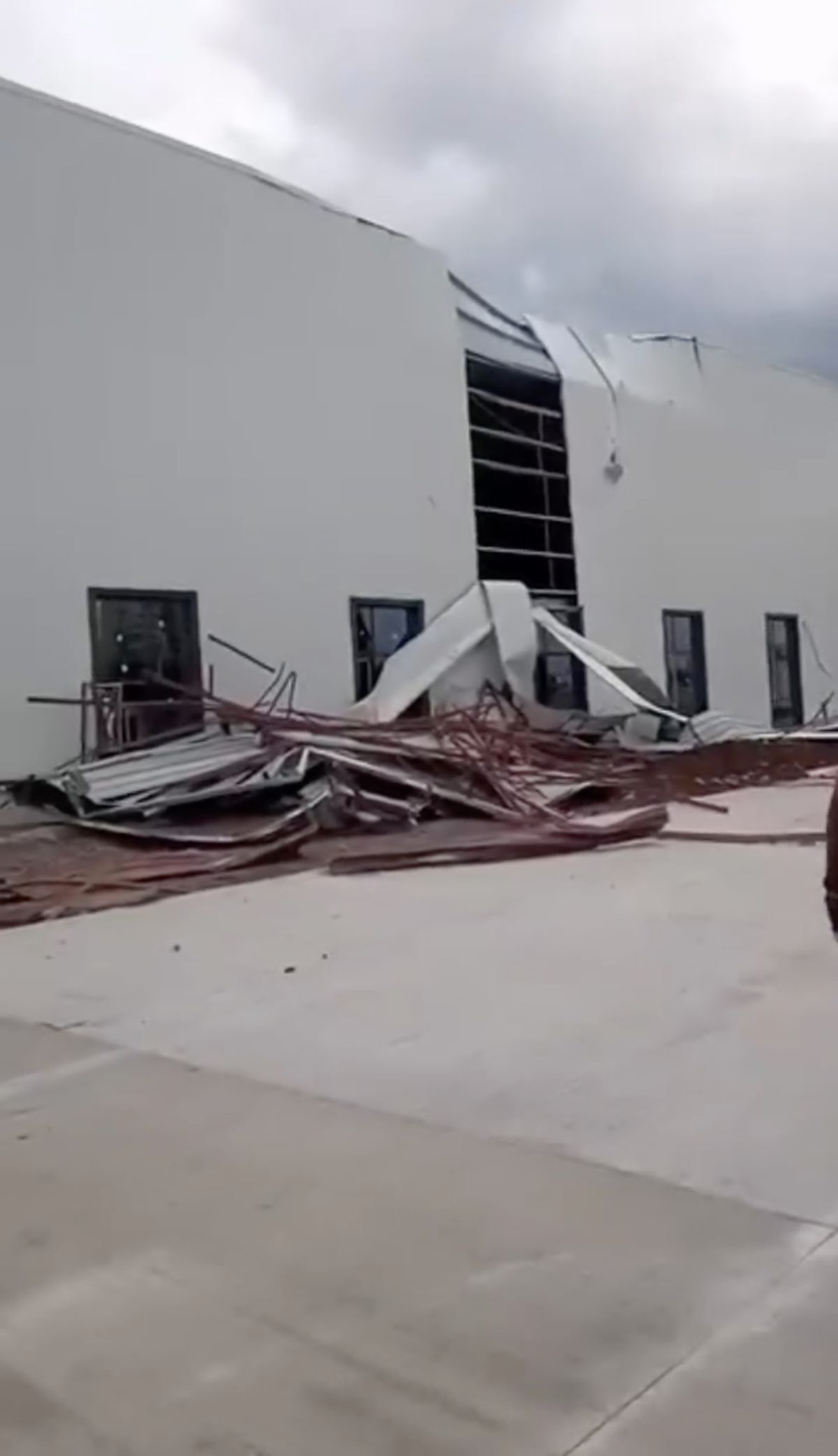 Diyarbakır\'da Rüzgar Çatı Uçurdu