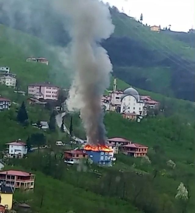 Ulubey’de Yangın: Ev Kullanılamaz Hale Geldi