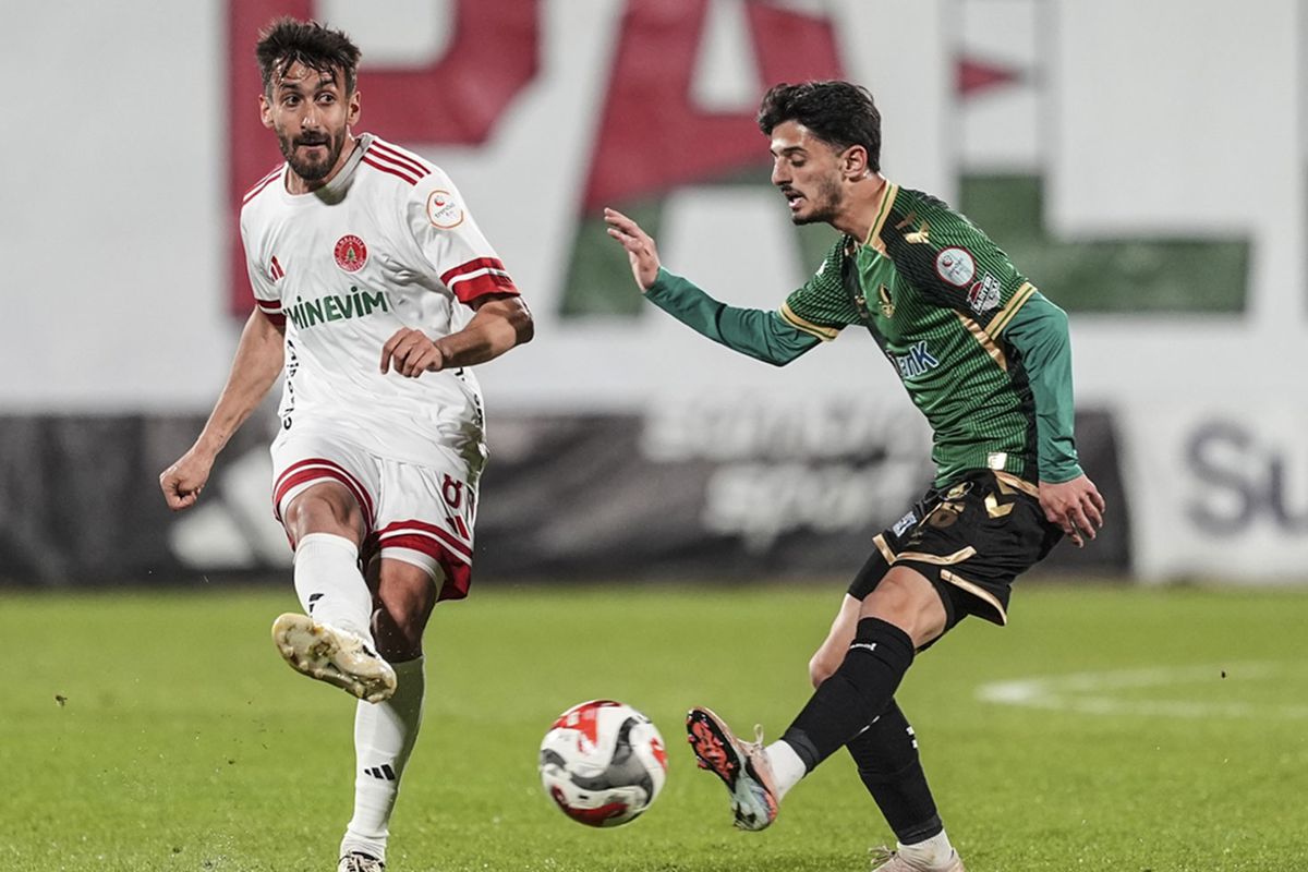 Sakaryaspor kümede kalma umutlarını mucizelere bıraktı