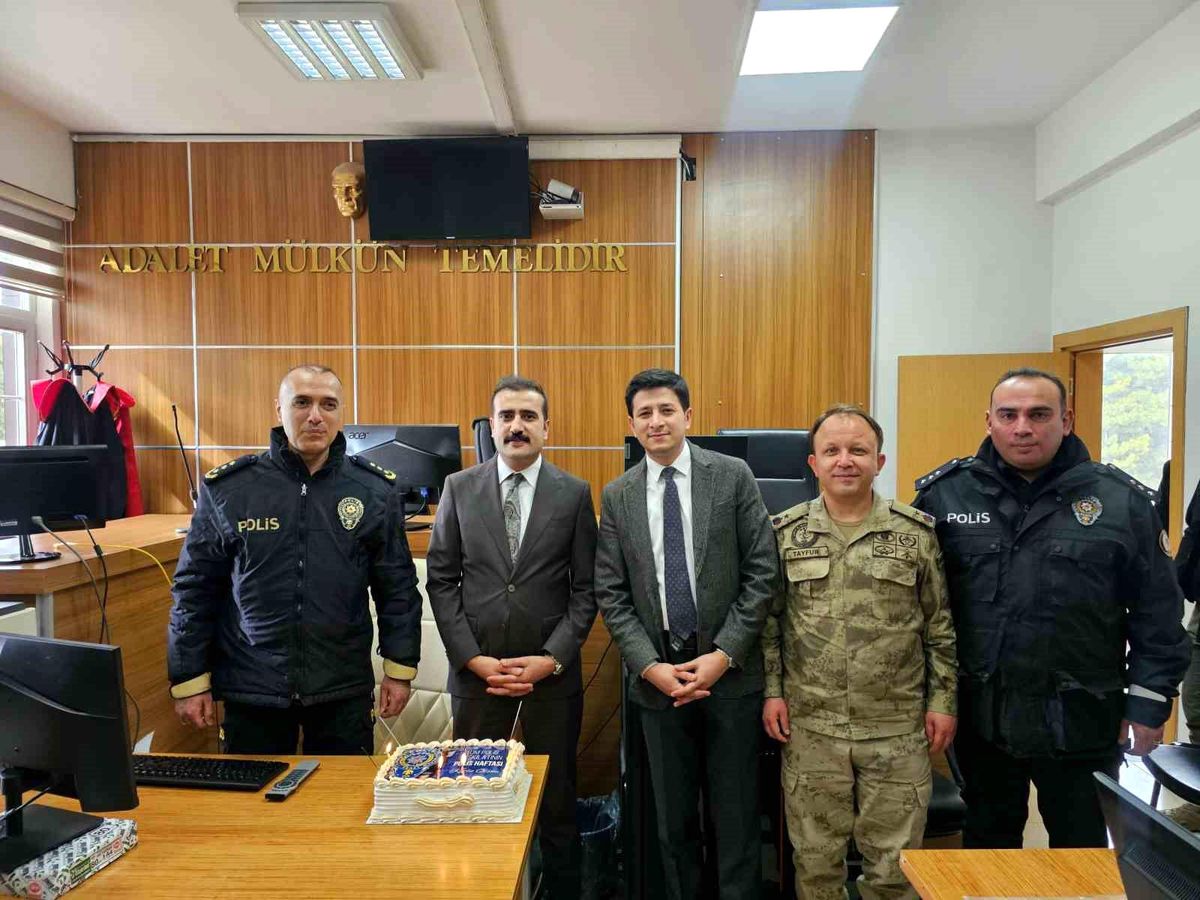 Polis Haftası\'nda Sürpriz Kutlama