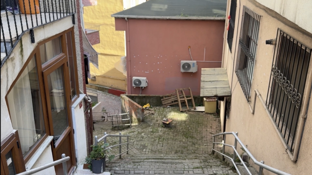 Üsteğmenin şüpheli ölümü! Sevgilisi koridorda korkunç manzarayla karşılaştı