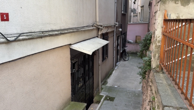 Üsteğmenin şüpheli ölümü! Sevgilisi koridorda korkunç manzarayla karşılaştı