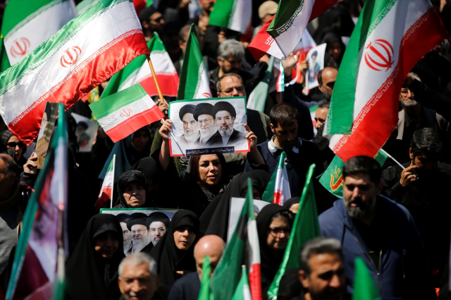 Tahran'da Ali Hamaney için anma yürüyüşü