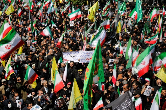 Tahran'da Ali Hamaney için anma yürüyüşü