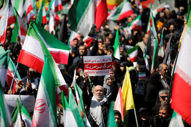 Tahran'da Ali Hamaney için anma yürüyüşü