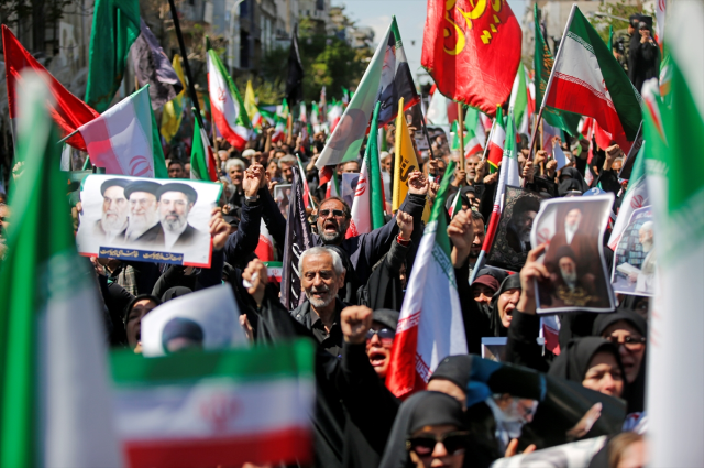 Tahran'da Ali Hamaney için anma yürüyüşü