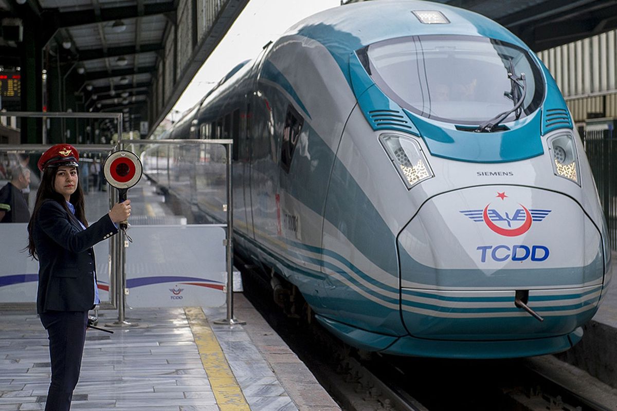 Bakan Uraloğlu: "Trabzon ile Samsun arasını 2 saate düşüreceğiz"