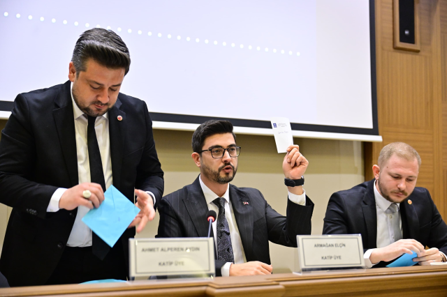 Bursa Büyükşehir Belediyesi AK Parti'ye geçti! Başkanvekili Şahin Biba oldu