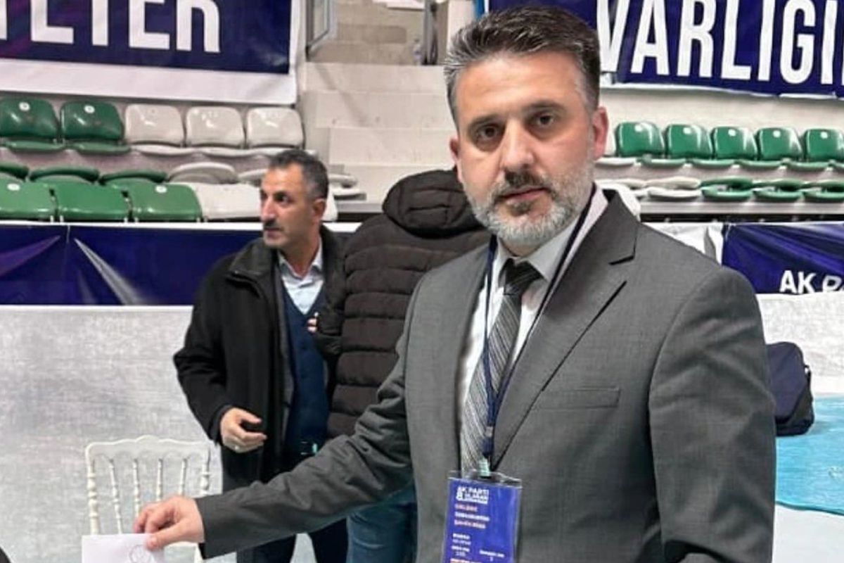 Bursa Büyükşehir Belediyesi AK Parti\'ye geçti! Başkanvekili Şahin Biba oldu