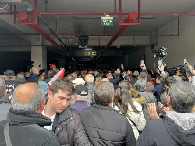 Bursa Büyükşehir Belediyesi başkan vekili seçimi öncesinde gerginlik