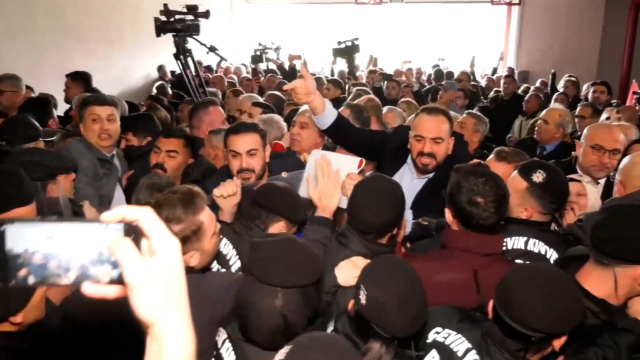 Bursa Büyükşehir Belediyesi başkan vekili seçimi öncesinde gerginlik