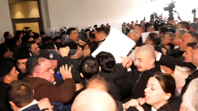 Bursa Büyükşehir Belediyesi başkan vekili seçimi öncesinde gerginlik