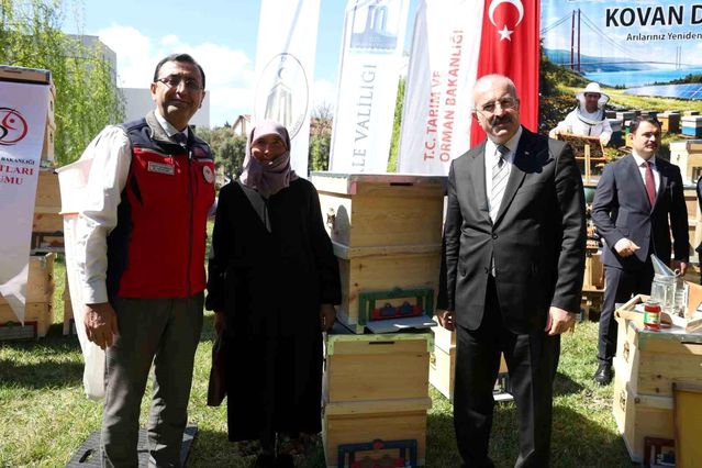 Çanakkale’de Arıcılara Kovan Desteği