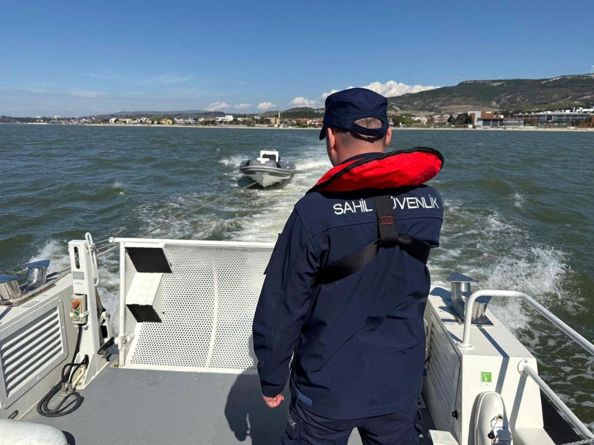 Çanakkale\'de Bot Arızası, 3 Kişi Kurtarıldı