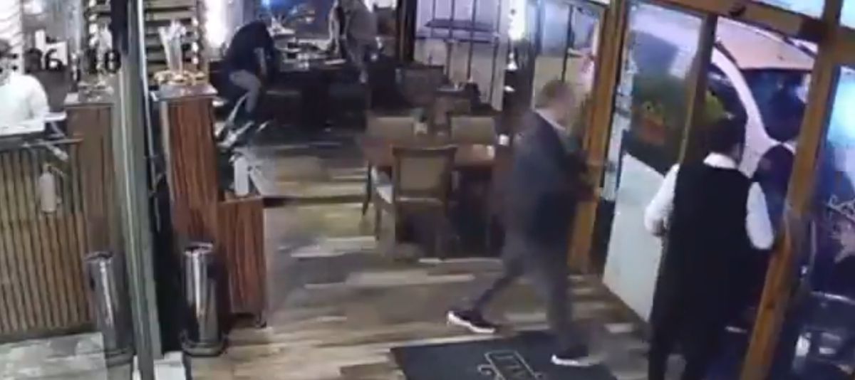 CHP\'li isim restoranda tekme tokat dövüldü