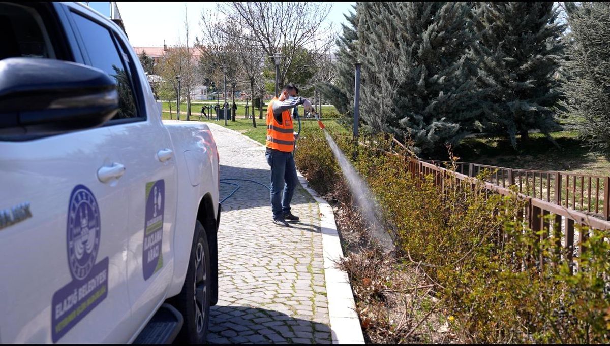 Elazığ\'da haşereyle mücadele sürüyor