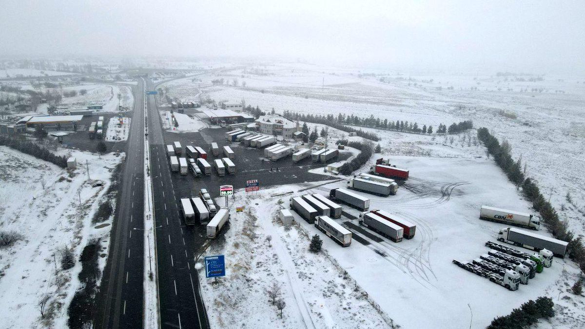 Sakaltutan Geçidi\'nde Kar Aksaklıkları