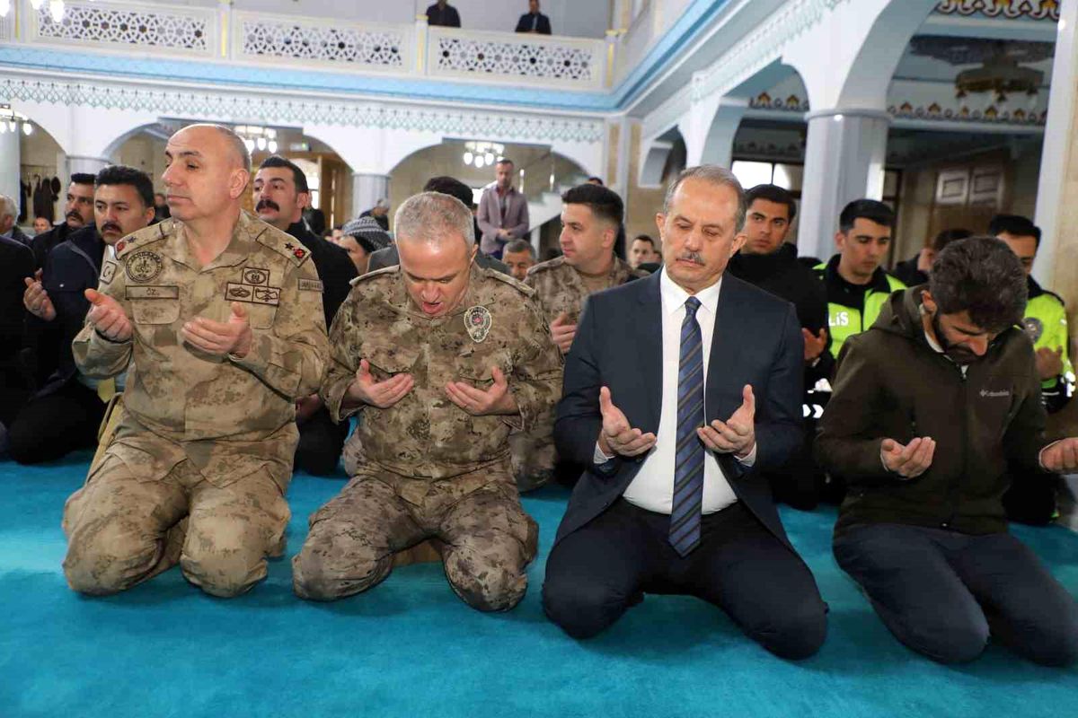 Hakkari\'de şehitler için mevlit okutuldu