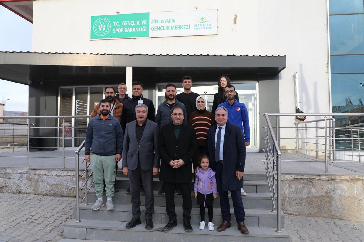 İl M&uuml;d&uuml;r&uuml; &Ccedil;elebi&rsquo;den il&ccedil;elere spor yatırımı denetimi